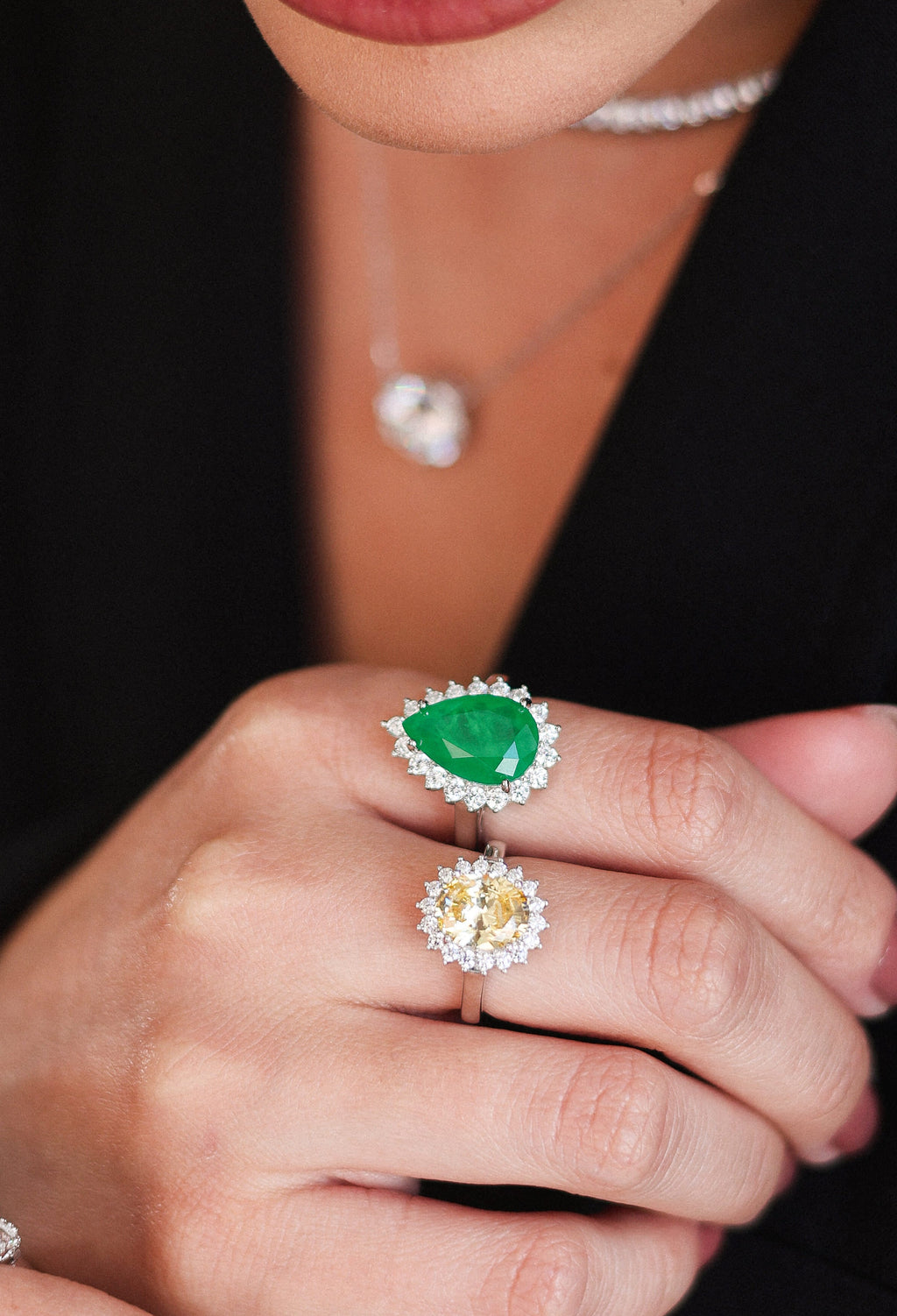 Anel Gota Esmeralda Fusion 10mm – Sofisticação Máxima