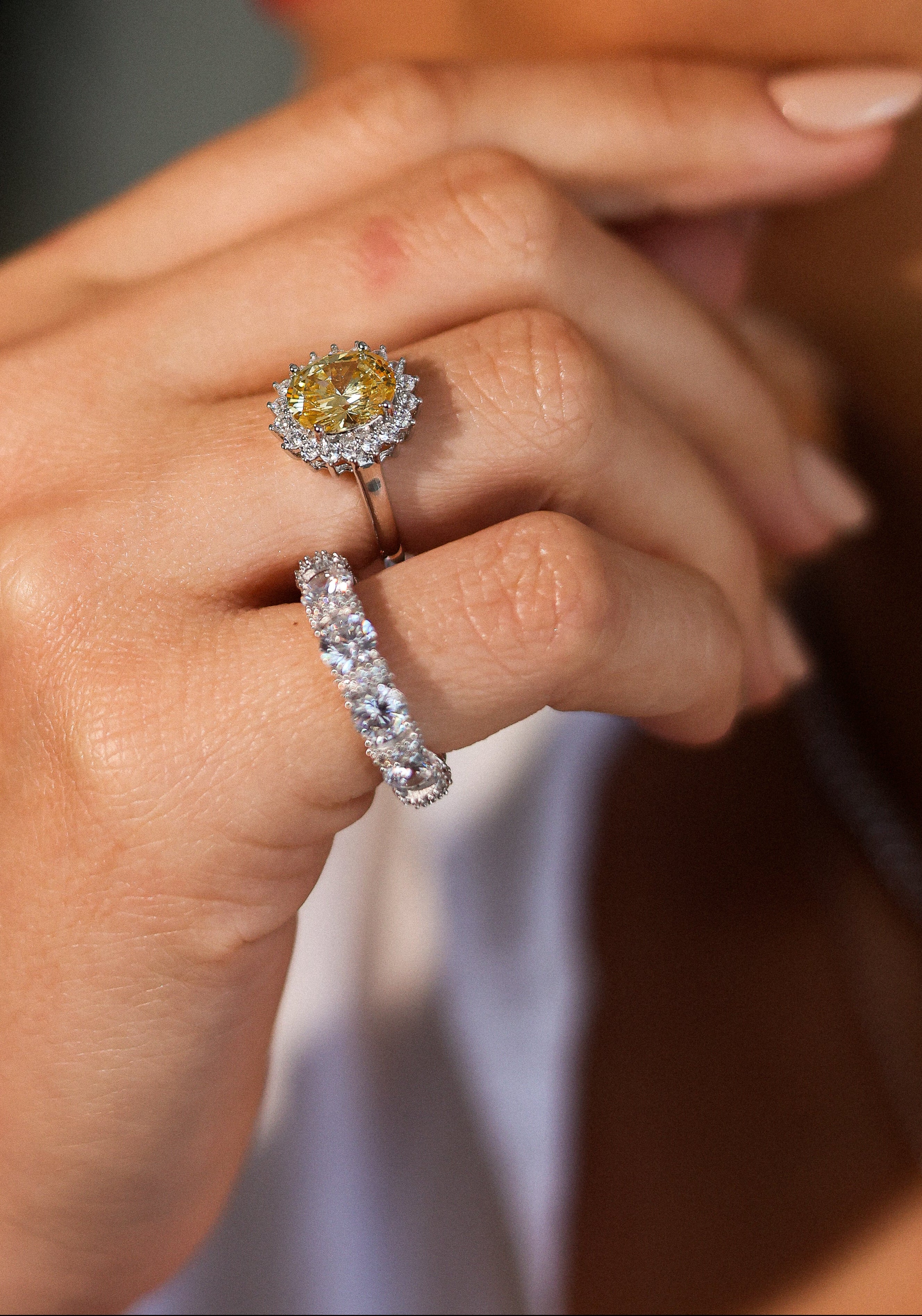 Anel Oval Yellow Fancy 8mm – Brilho Dourado Glamour